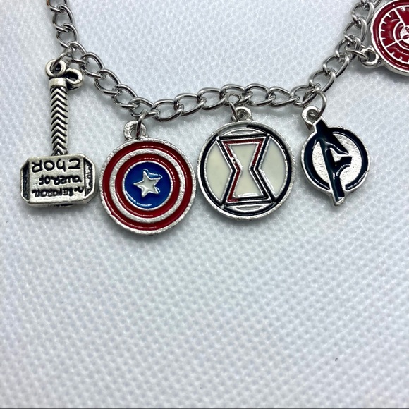 Marvel Avengers Charm Bracelet - Picture 6 of 11